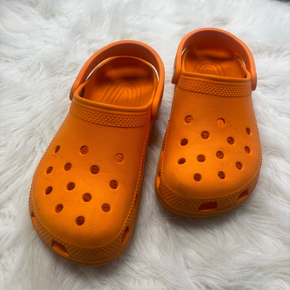 Crocs Classic Clogs in Peachy Orange size Women’s 8 / Men’s 6